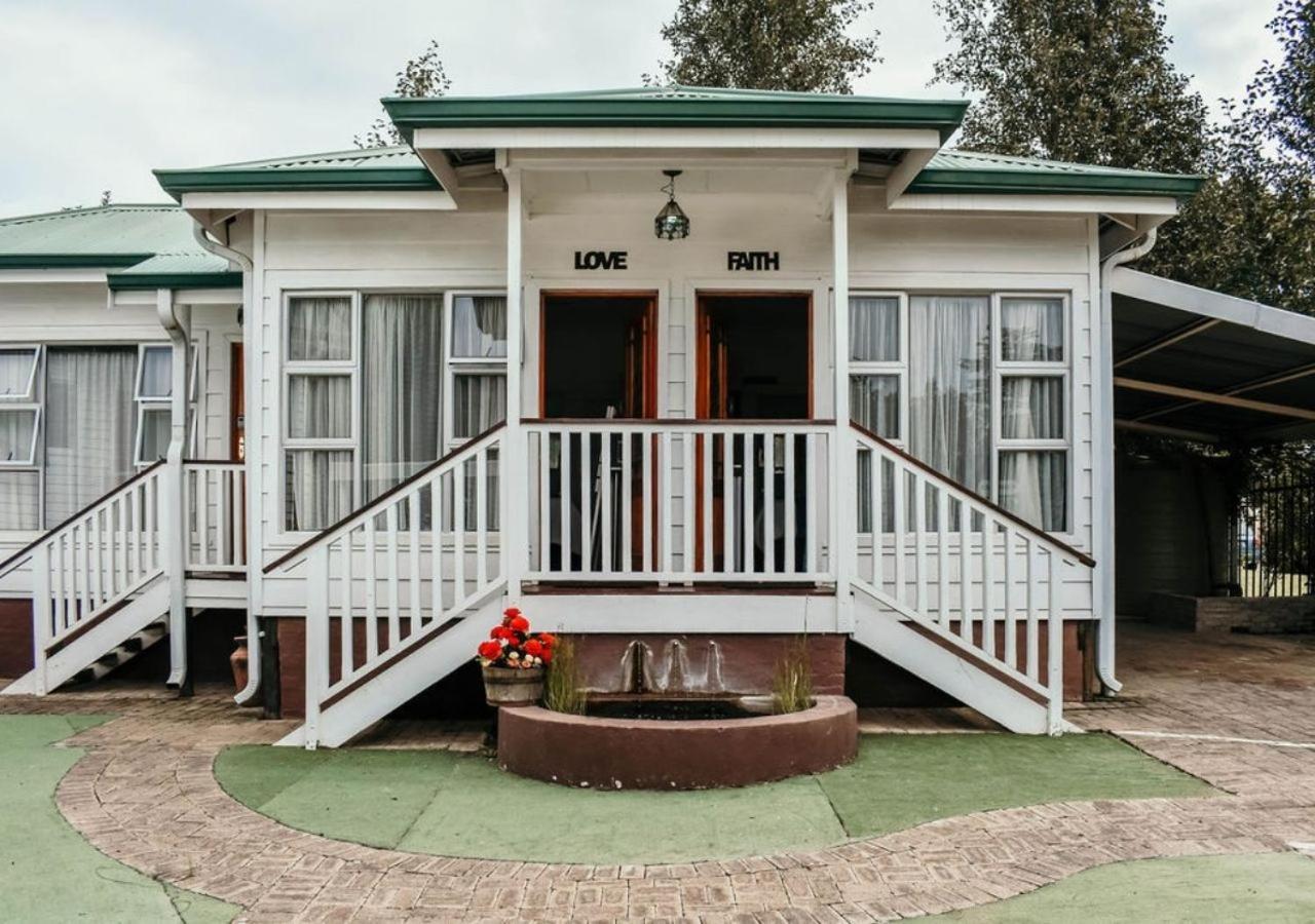 Knock Out View Clarens Hotel Exterior photo