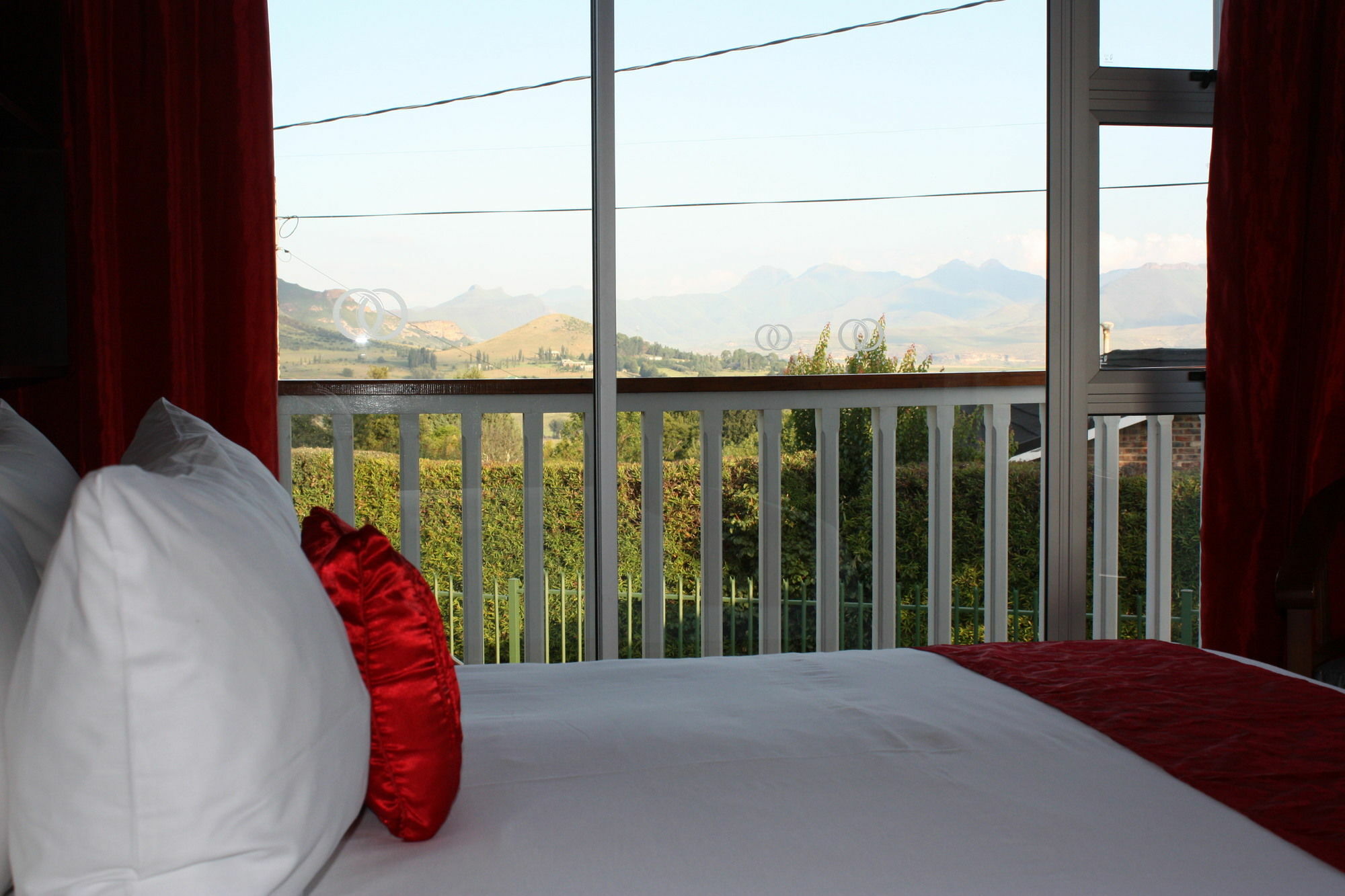 Knock Out View Clarens Hotel Exterior photo